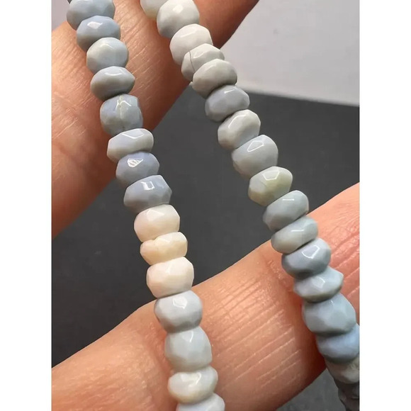 Shaded blue opal necklace with sterling silver clasp - Picture 3 of 11